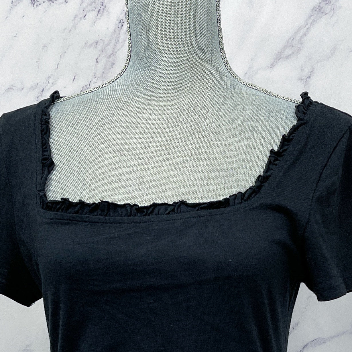RP Rachel Parcell | Black Ruffle Neckline Short Sleeve Top | M