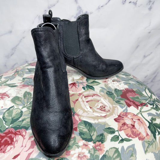 Bucco | Black Ankle Booties | 7