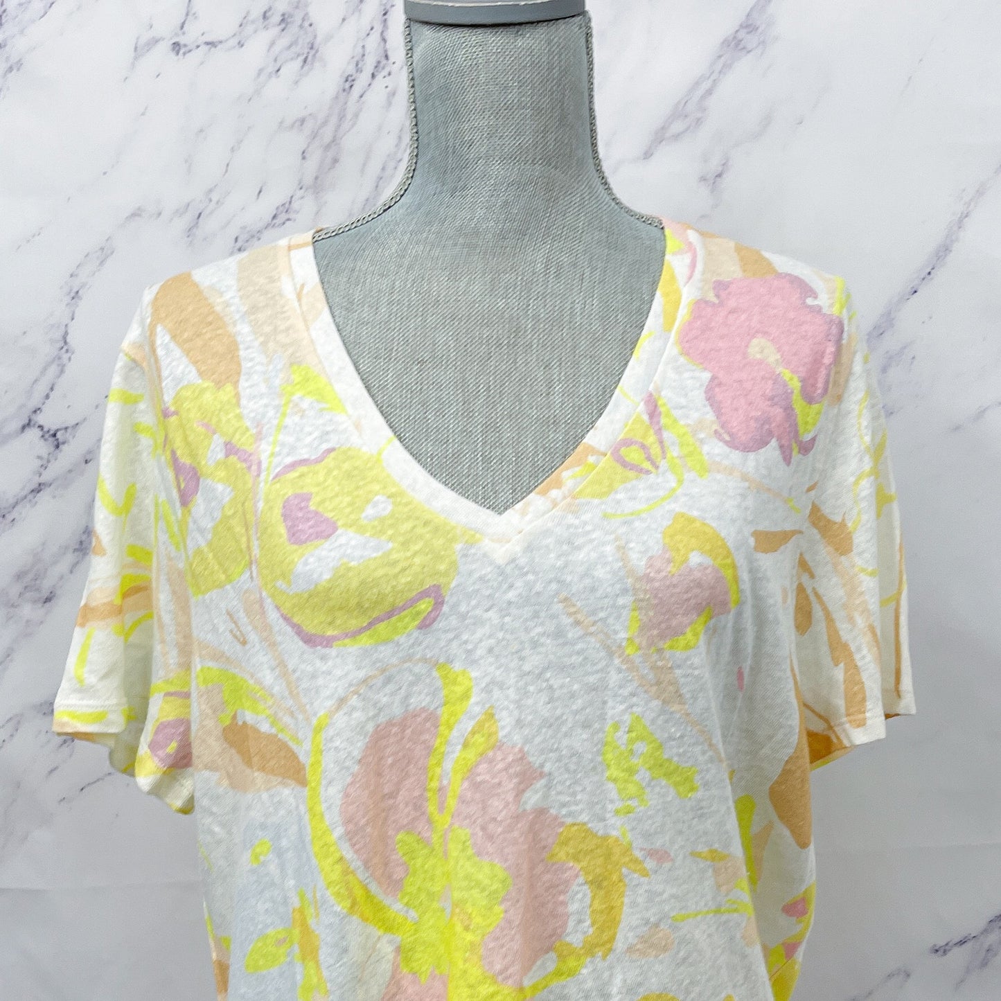 Ted Baker London | Ciana V-Neck Floral Linen/Cotton Blend T-Shirt | US 8 (S/M)