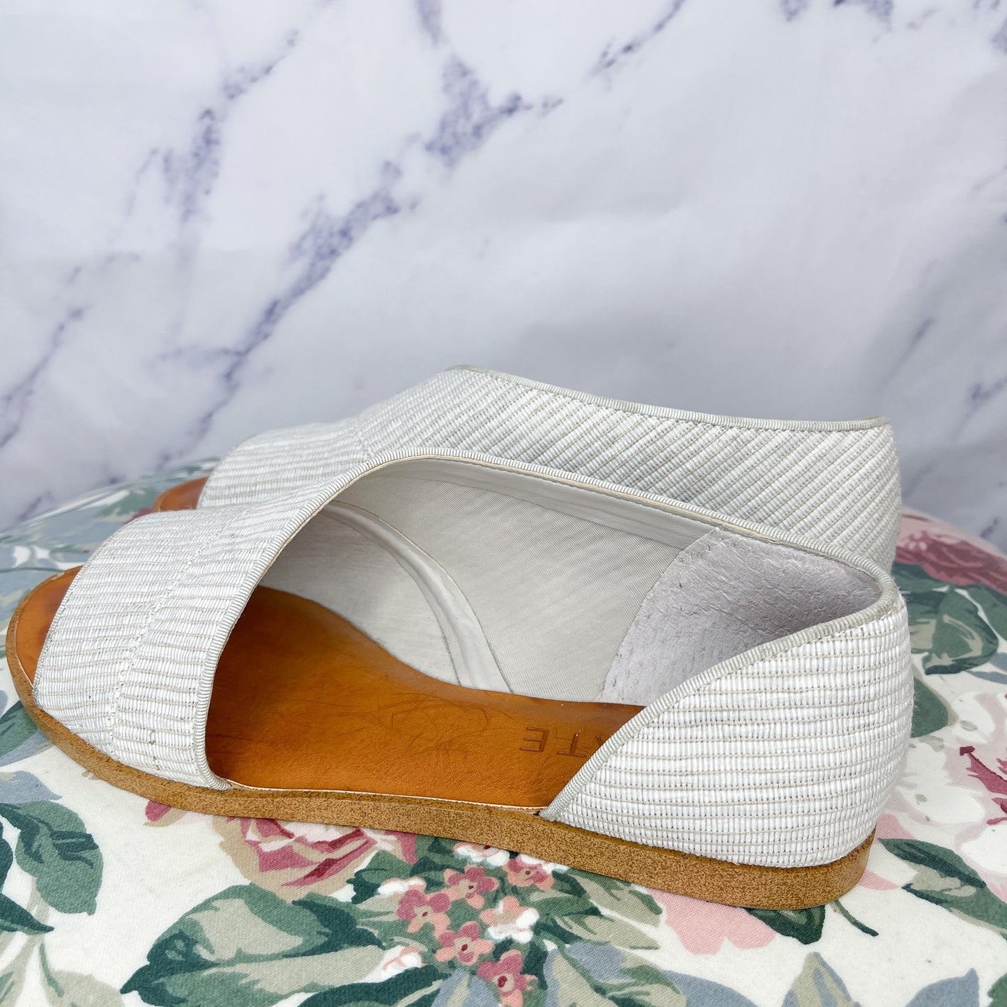 1 State. | Celvin Sandal | 9.5