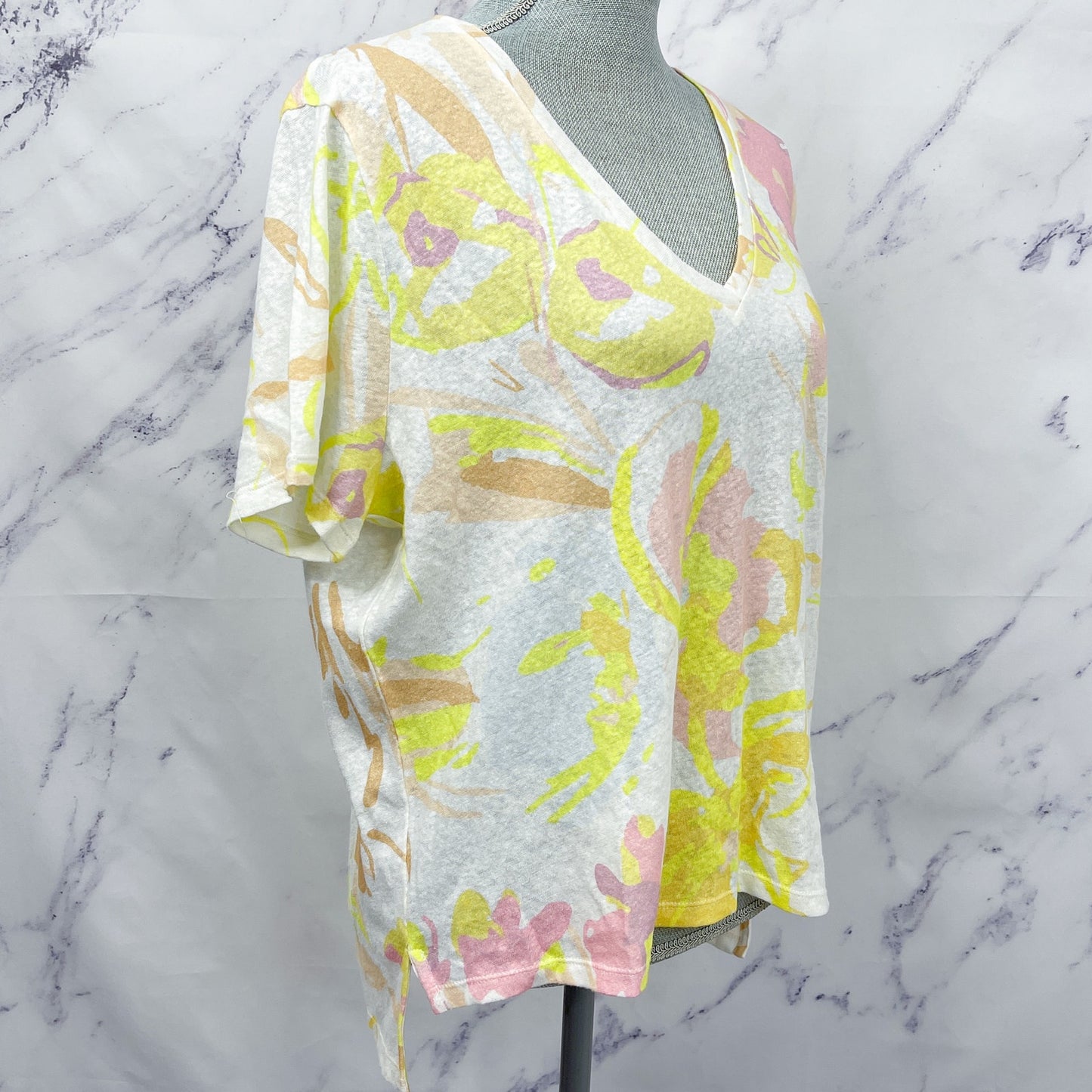 Ted Baker London | Ciana V-Neck Floral Linen/Cotton Blend T-Shirt | US 8 (S/M)