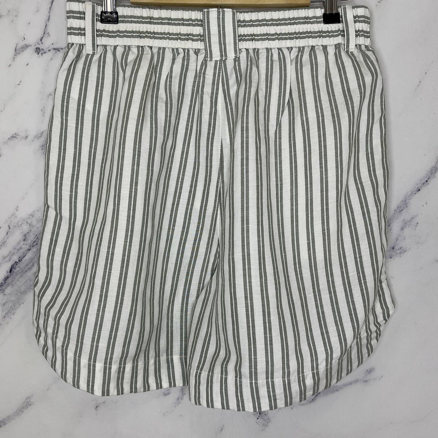 Madewell | Linen-Blend Curved Hem Shorts in Stripes