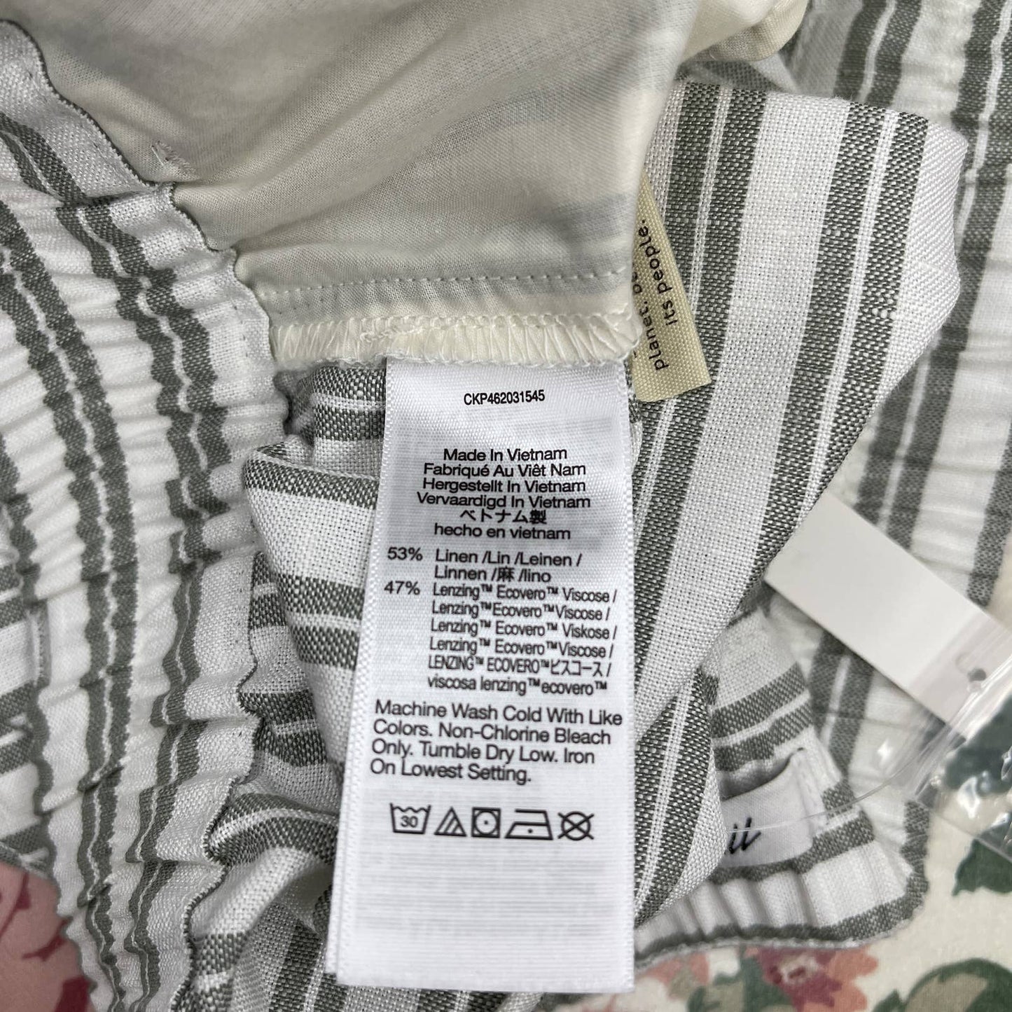 Madewell | Linen-Blend Curved Hem Shorts in Stripes