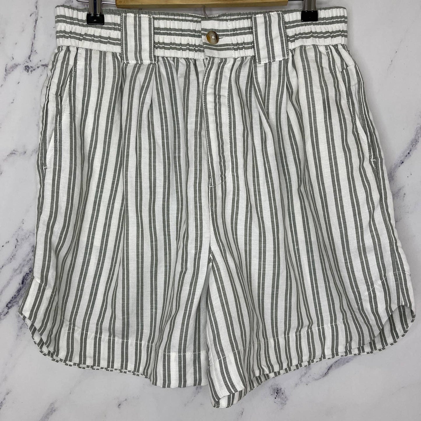 Madewell | Linen-Blend Curved Hem Shorts in Stripes