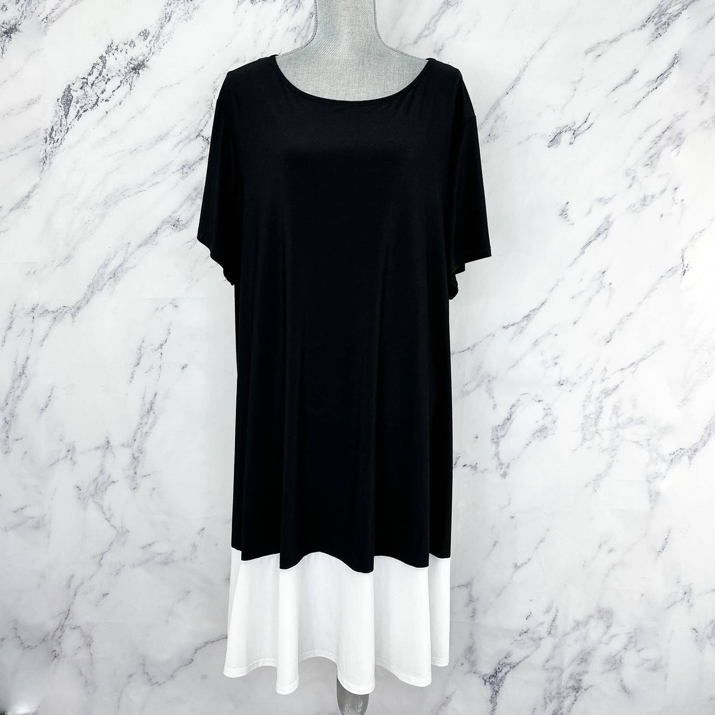 Tiana B. | Colorblock Black and White Short Sleeve Dress | Sz