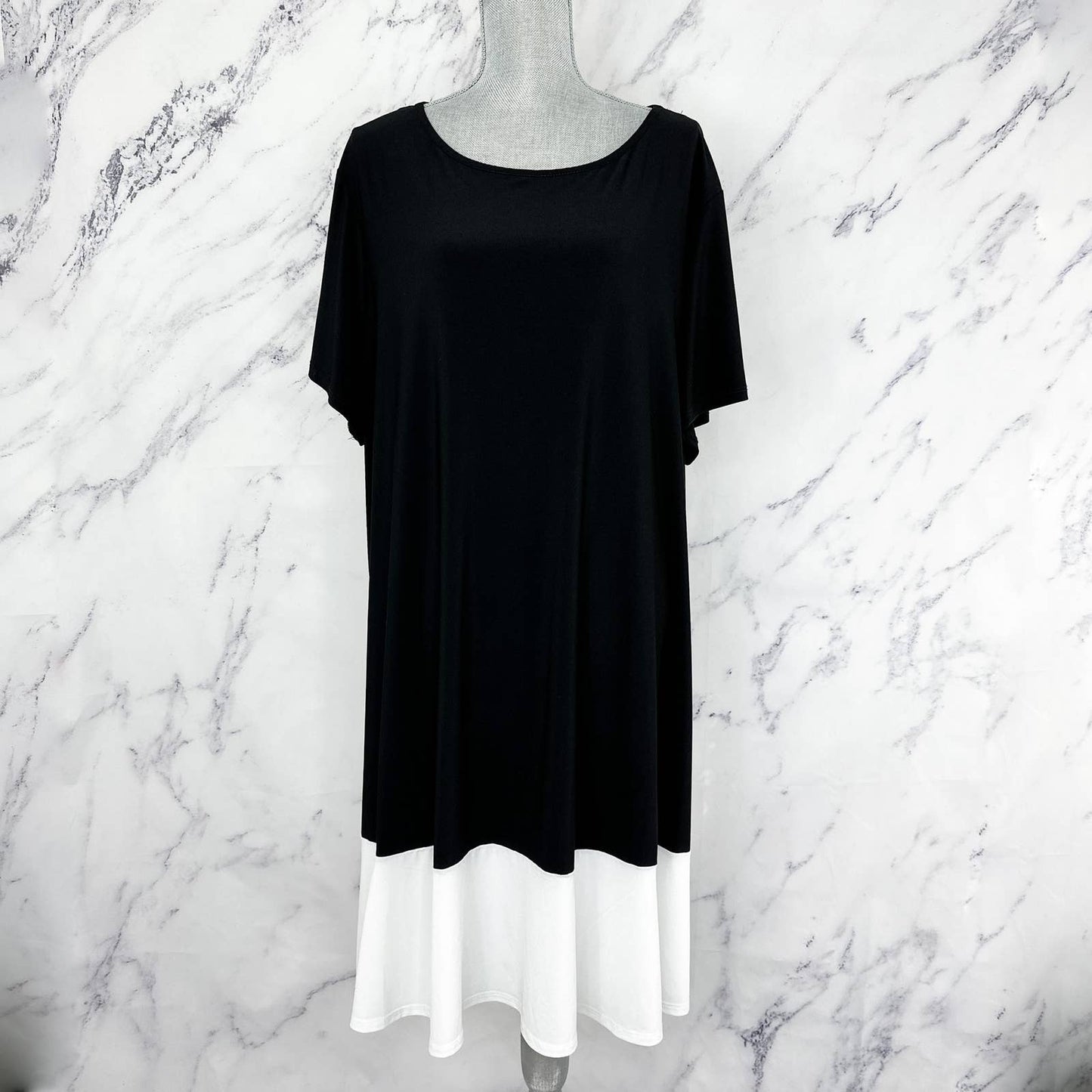 Tiana B. | Colorblock Black and White Short Sleeve Dress | Sz