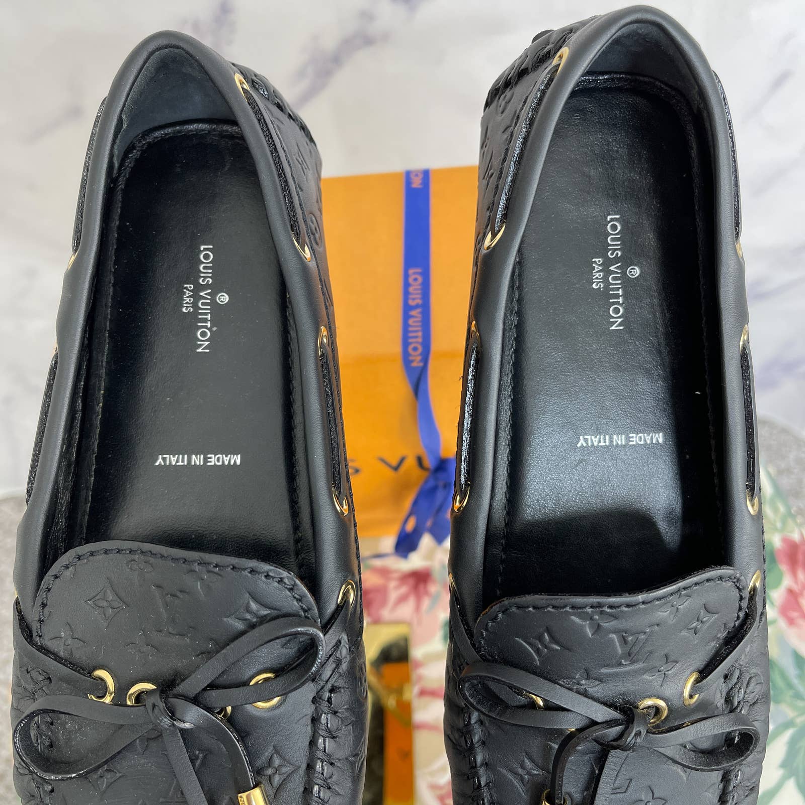 Shop Louis Vuitton Gloria flat loafer (1A65IY) by IledesPins